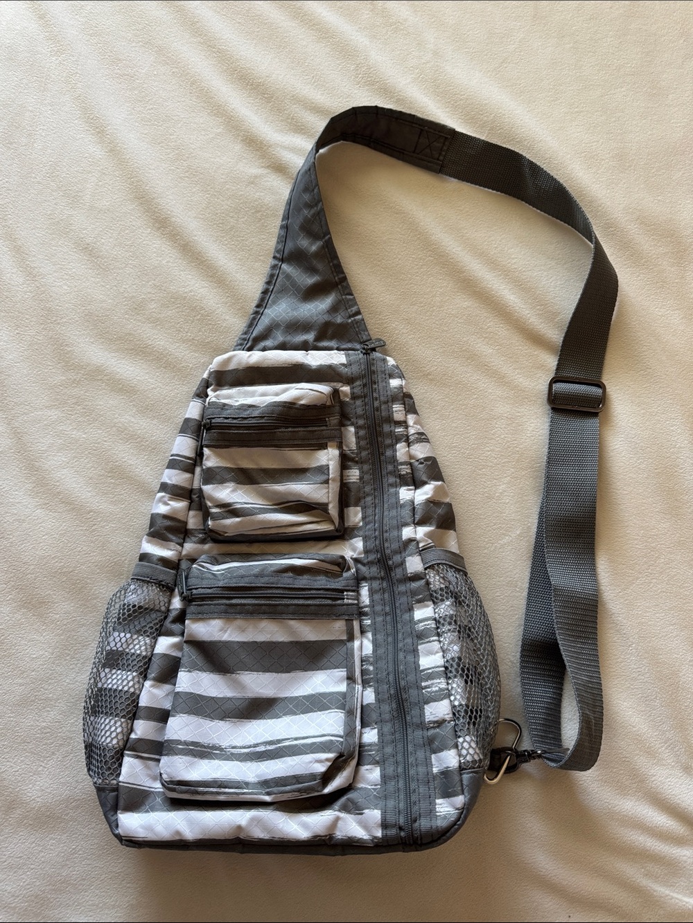 Thirty-one sling back pack